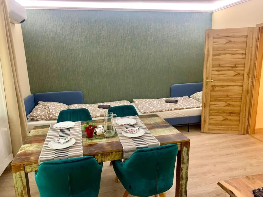 Brand New, Design Jojo, Oldtown, Balcony Apartment *
